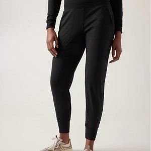 NWOT Athleta Venice Joggers Black Sz M